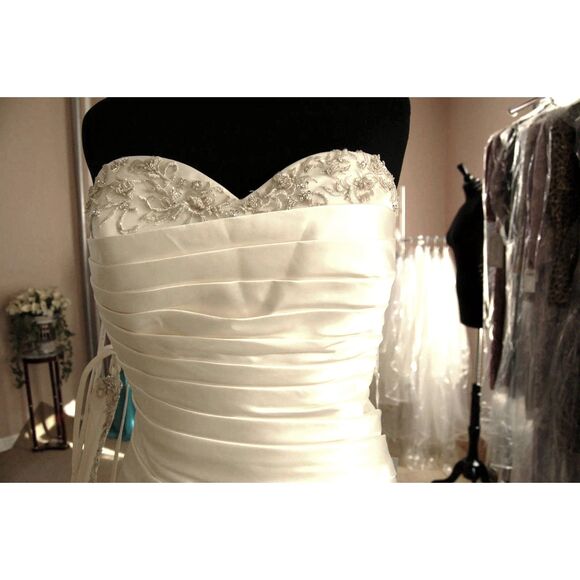 Kirstie Kelly Wedding Gown - Size 2 - NWT - Picture 11 of 14